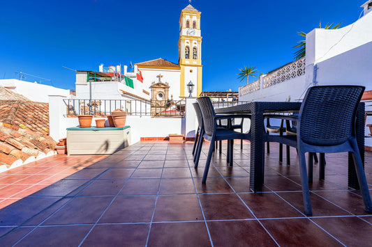 Ático con Terraza y Encanto Andaluz en el Casco Histórico de Marbella Frente a Iglesia Barroca