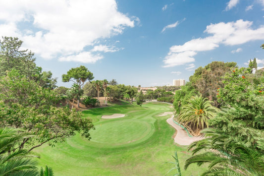 Encantadora Villa Andaluza en Primera Línea de Golf – ¡Oportunidad Única!