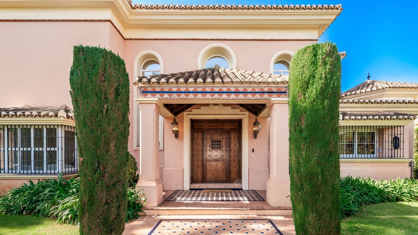 Villa de estilo andaluz en Nueva Andalucía