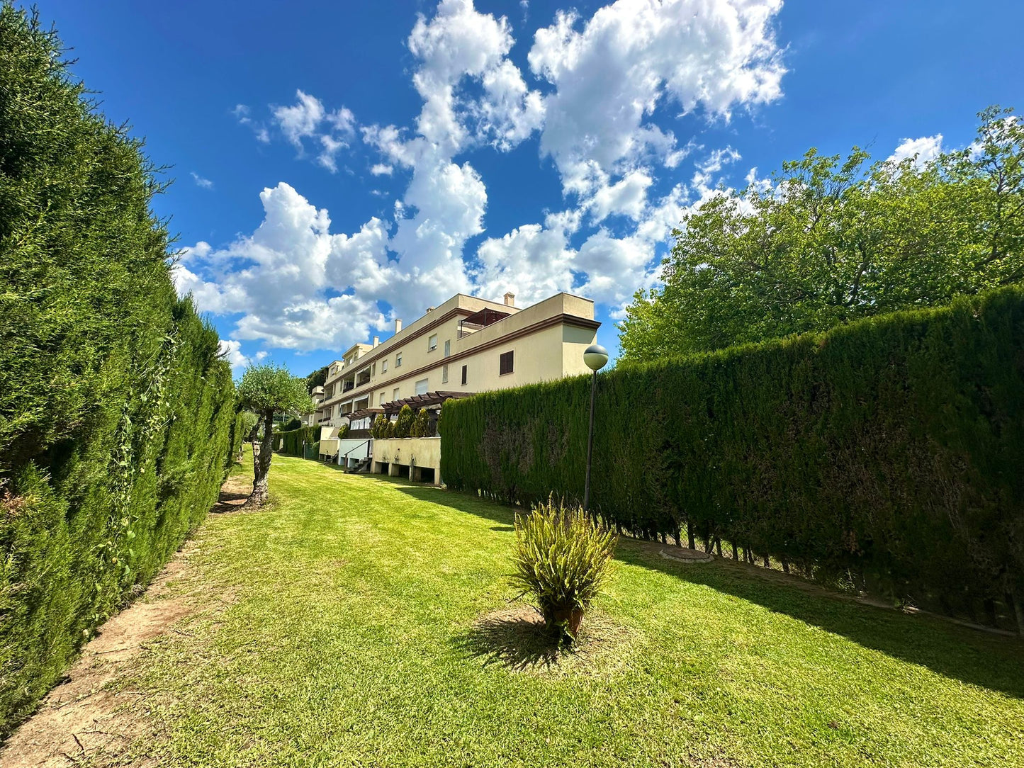 En Venta – Dúplex Amueblado en Elviria, Marbella (a 350 m de la playa)