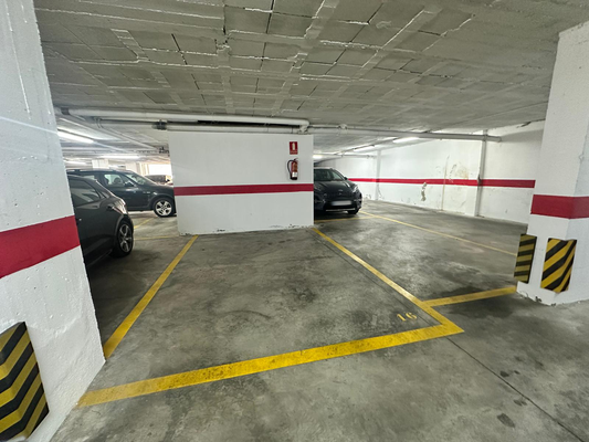 Amplia plaza de garaje en pleno centro – ¡Excelente ubicación!