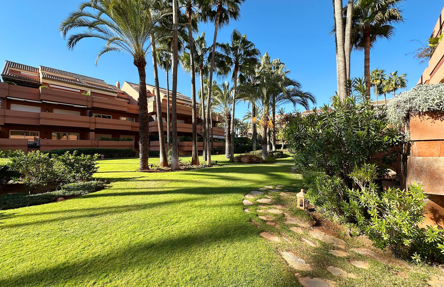 Apartamento en planta baja a pocos minutos de Puerto Banús