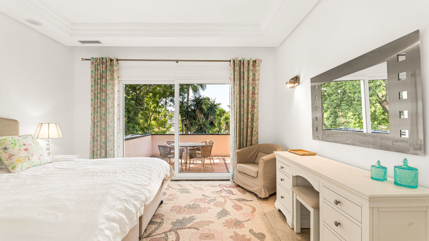 Villa de estilo andaluz en Nueva Andalucía