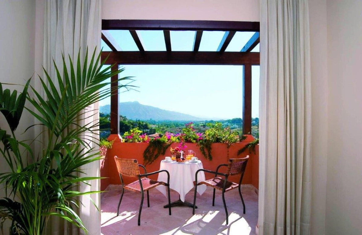 Apartamento Reformado en Marbella Centro | Terraza de 60 m² a Pocos Metros del Paseo Marítimo