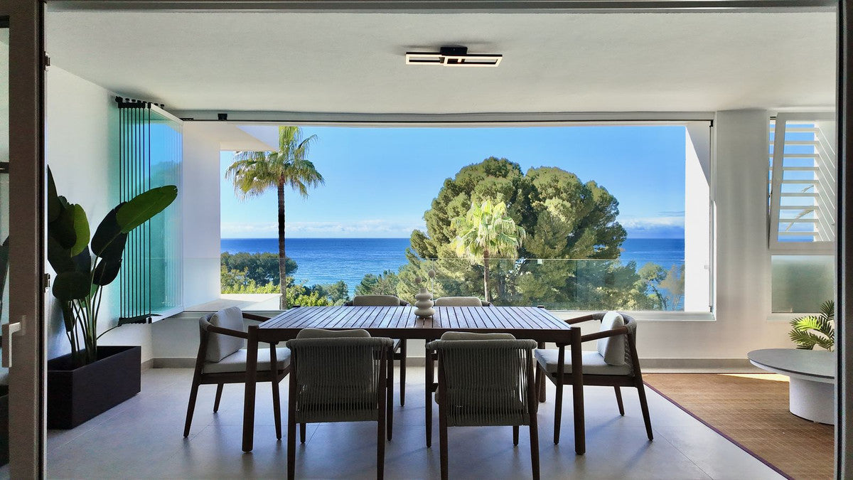 Magnífico apartamento a tan solo 3 km del centro de Marbella y a escasos metros del mar.