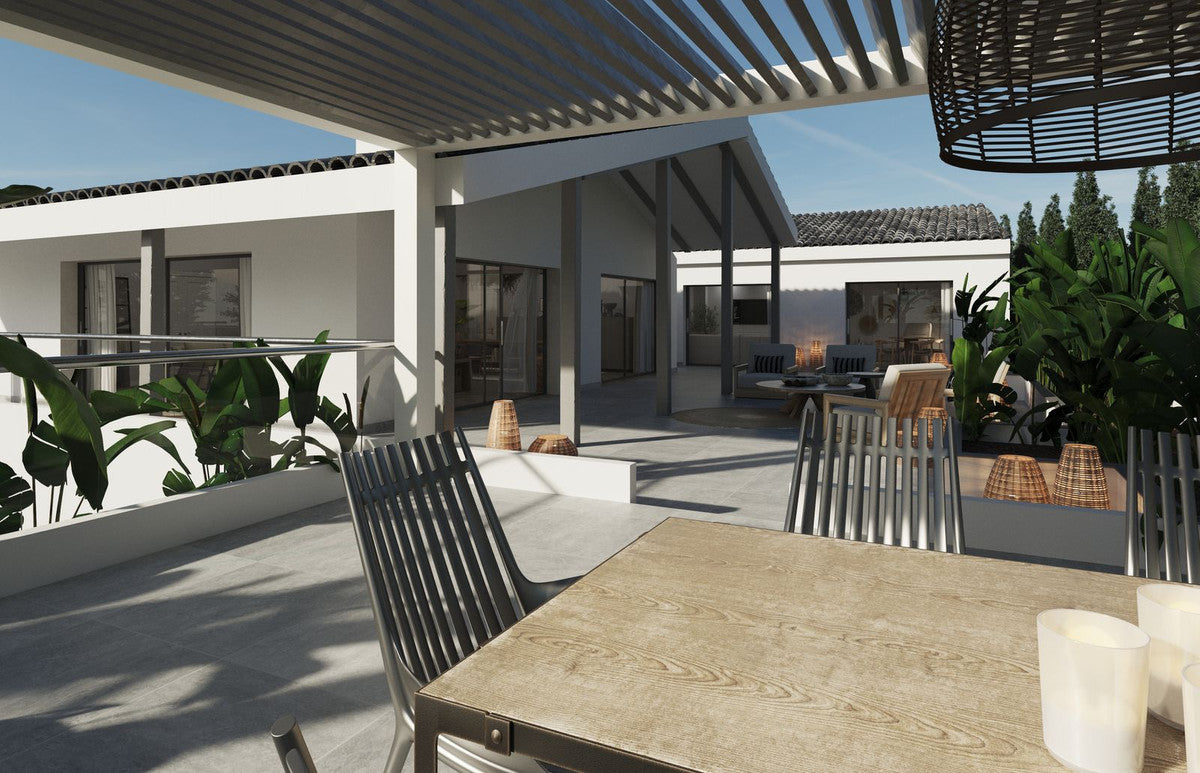 Villa en Río Real, Marbella Este | Proyecto de Reforma cerca de Golf y Playa