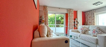 Elegante apartamento a 30 m del Paseo Marítimo de Marbella con piscina y jardines