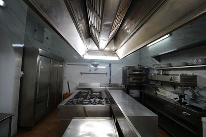 Oportunidad de inversión: local totalmente equipado en zona peatonal de Marbella