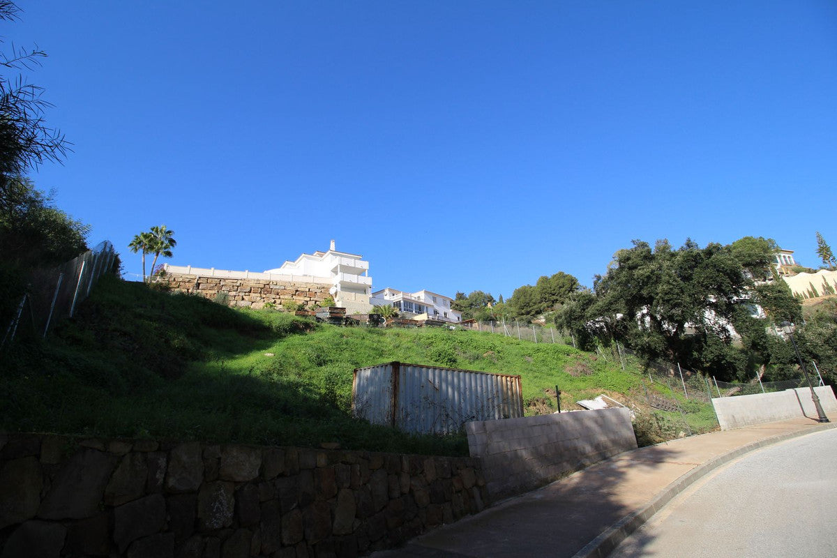 Terreno en Elviria, Marbella | Parcela con Proyecto de Villa de Lujo junto a Santa María Golf