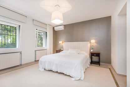 Villa en Marbella en Primera Línea de Golf | Parcela de 3.000 m² con Vistas al Mar y Potencial de Reforma