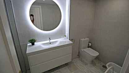 Apartamento de lujo en venta en Río Real, Marbella – 3 dormitorios, vistas al mar, garaje y zonas comunes exclusivas