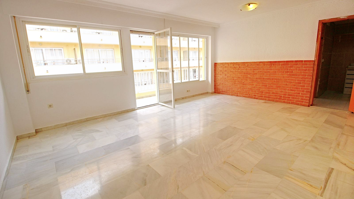 Ático Dúplex en Marbella Centro | Junto al Paseo Marítimo con Posibilidad de Dividir en 2 Apartamentos