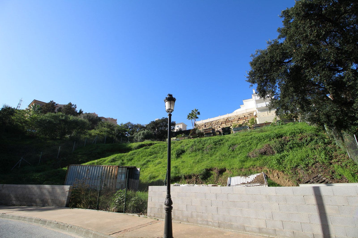 Terreno en Elviria, Marbella | Parcela con Proyecto de Villa de Lujo junto a Santa María Golf
