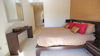 Apartamento de Ensueño a Metros del Mar con Terraza Acristalada, Piscina y Parking Privado