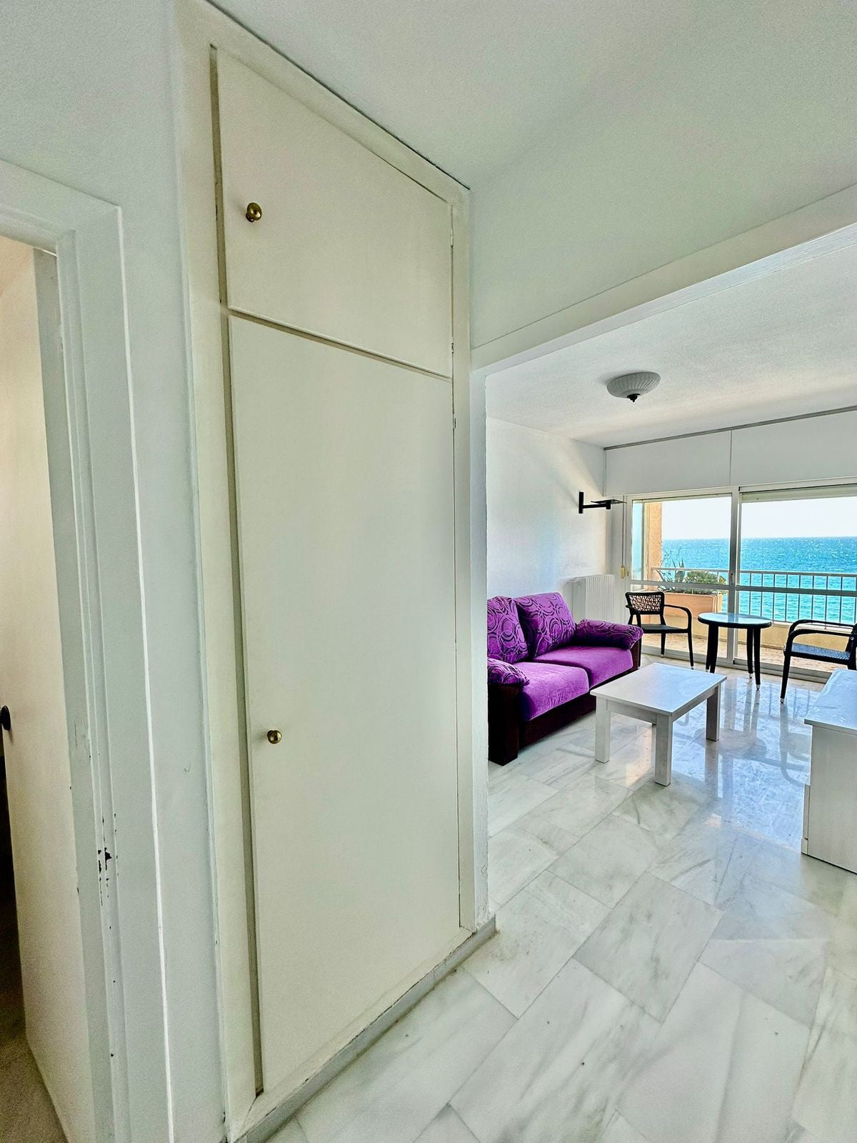 Estudio con Vistas al Mar en Primera Línea de Playa en Marbella – Ideal para Inversión