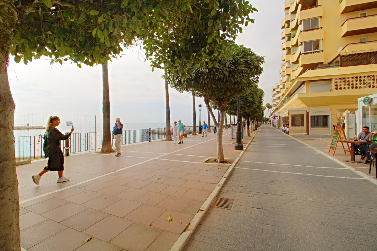 Ático Dúplex en Marbella Centro | Junto al Paseo Marítimo con Posibilidad de Dividir en 2 Apartamentos