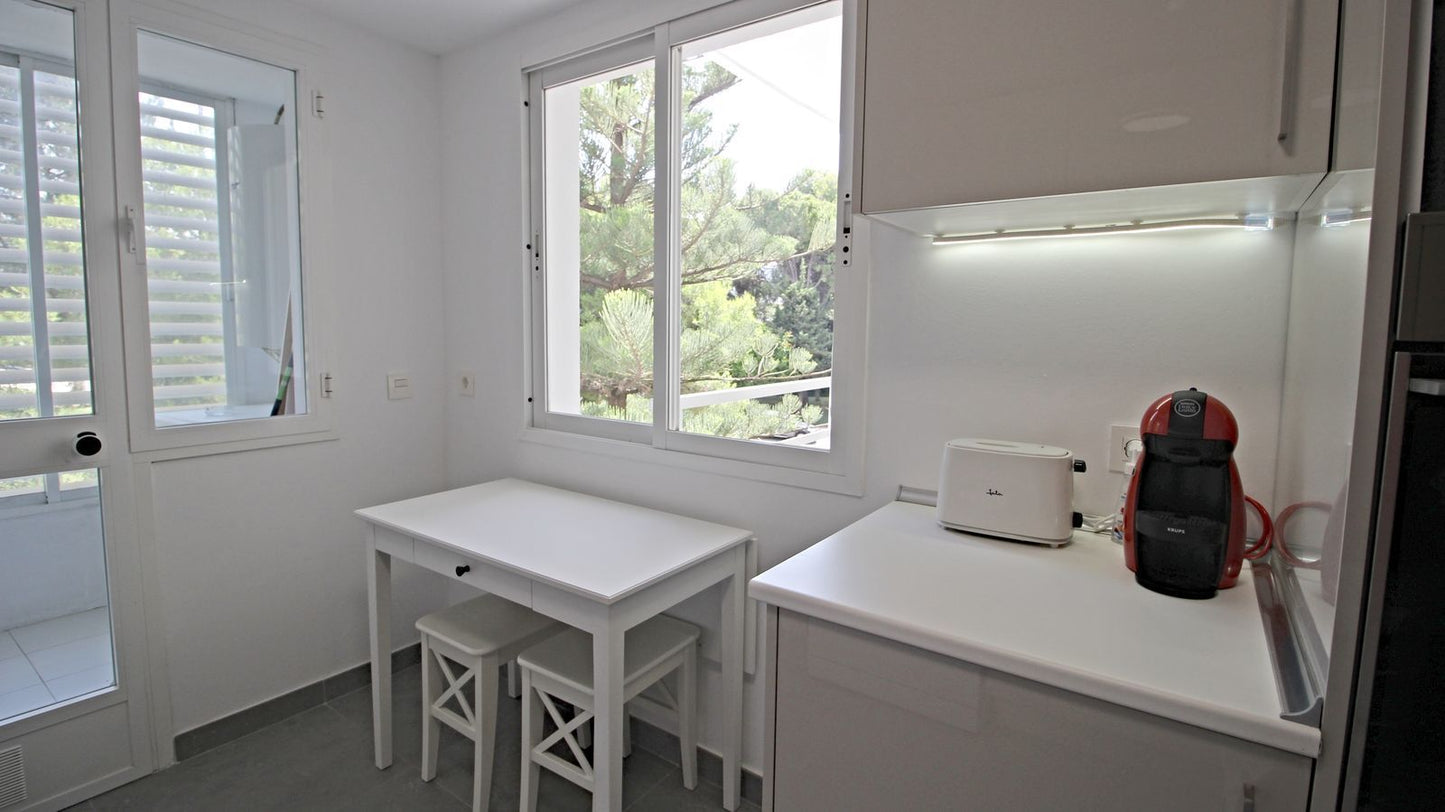 Apartamento de lujo en venta en Río Real, Marbella – 3 dormitorios, vistas al mar, garaje y zonas comunes exclusivas