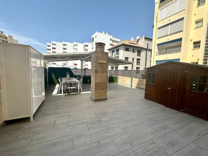 Apartamento reformado con terraza de 70 m²
