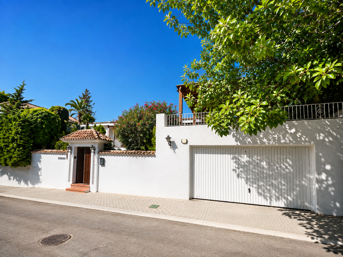 Villa Exclusiva en Río Real – Los Monteros, Marbella | STAND INMOBILIARIO