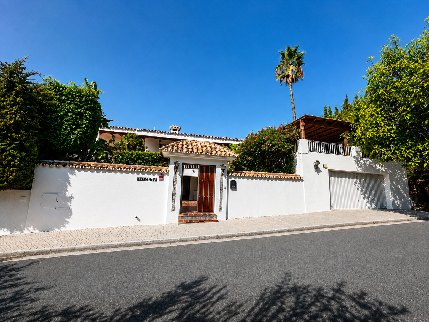 Villa Exclusiva en Río Real – Los Monteros, Marbella | STAND INMOBILIARIO