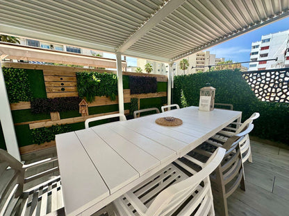 Apartamento reformado con terraza de 70 m²