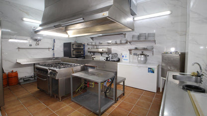 Oportunidad de inversión: local totalmente equipado en zona peatonal de Marbella