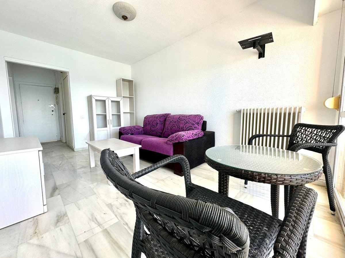 Estudio con Vistas al Mar en Primera Línea de Playa en Marbella – Ideal para Inversión