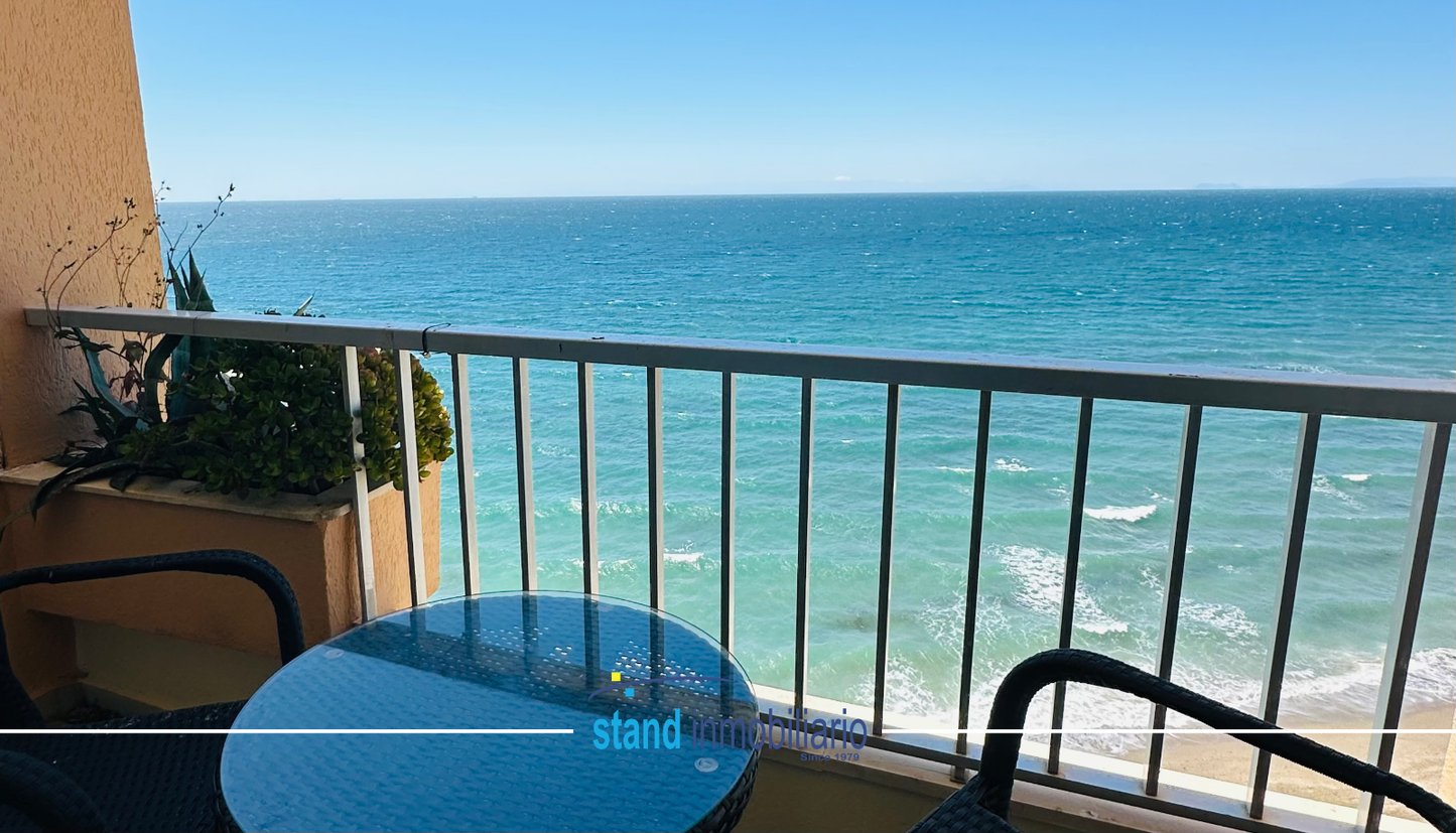 Estudio con Vistas al Mar en Primera Línea de Playa en Marbella – Ideal para Inversión