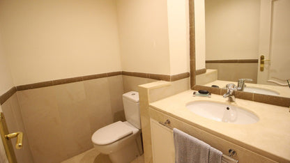 Apartamento de Ensueño a Metros del Mar con Terraza Acristalada, Piscina y Parking Privado