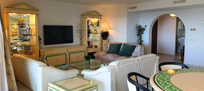 Apartamento de lujo en venta en Río Real, Marbella – 3 dormitorios, vistas al mar, garaje y zonas comunes exclusivas