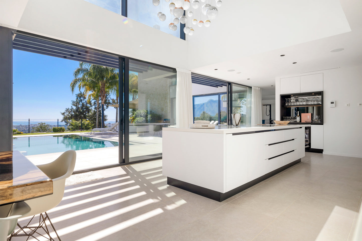 Villa contemporánea situada en la prestigiosa urbanización La Alquería, Benahavís.