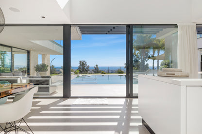 Villa contemporánea situada en la prestigiosa urbanización La Alquería, Benahavís.