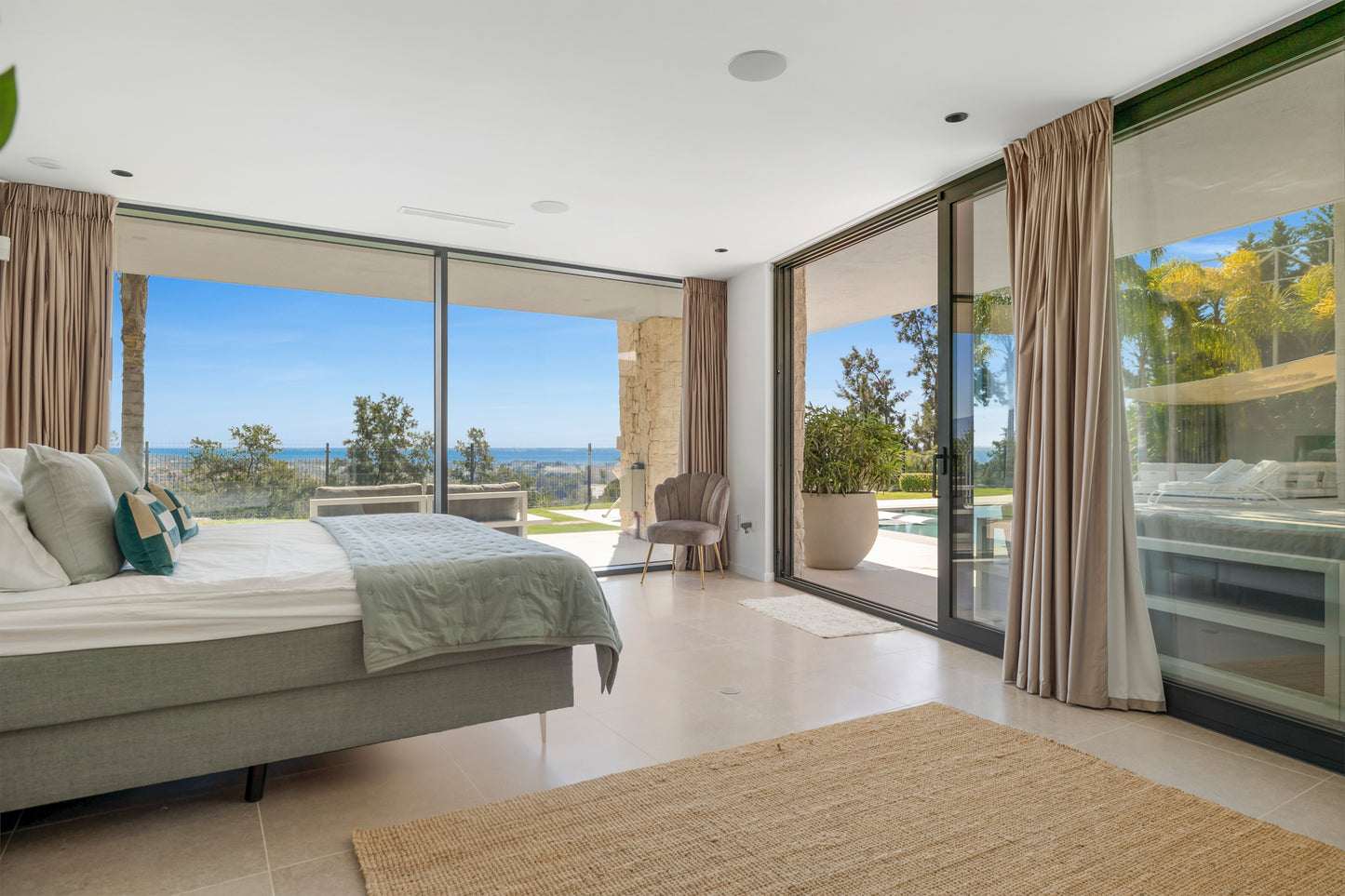 Villa contemporánea situada en la prestigiosa urbanización La Alquería, Benahavís.