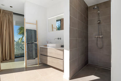 Villa contemporánea situada en la prestigiosa urbanización La Alquería, Benahavís.