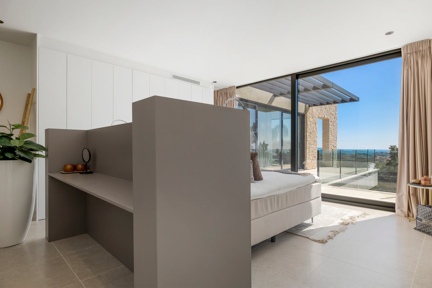 Villa contemporánea situada en la prestigiosa urbanización La Alquería, Benahavís.