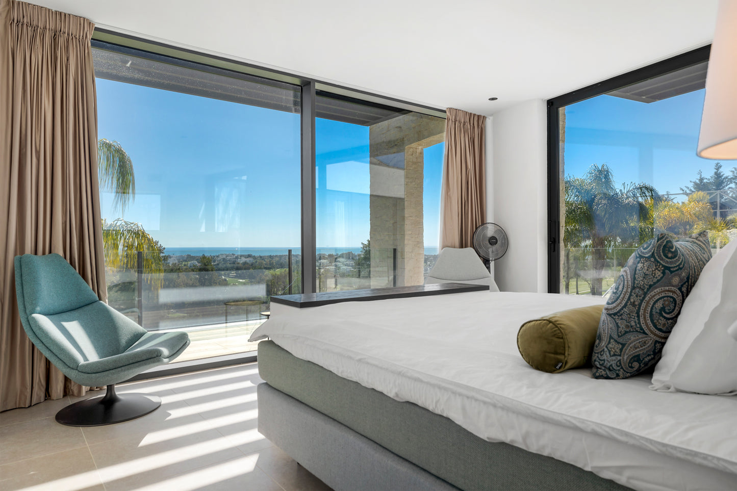 Villa contemporánea situada en la prestigiosa urbanización La Alquería, Benahavís.