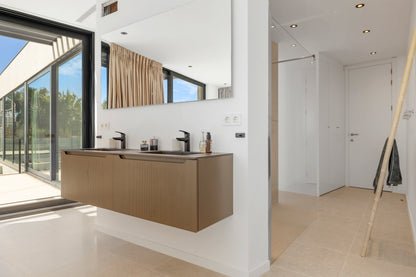 Villa contemporánea situada en la prestigiosa urbanización La Alquería, Benahavís.