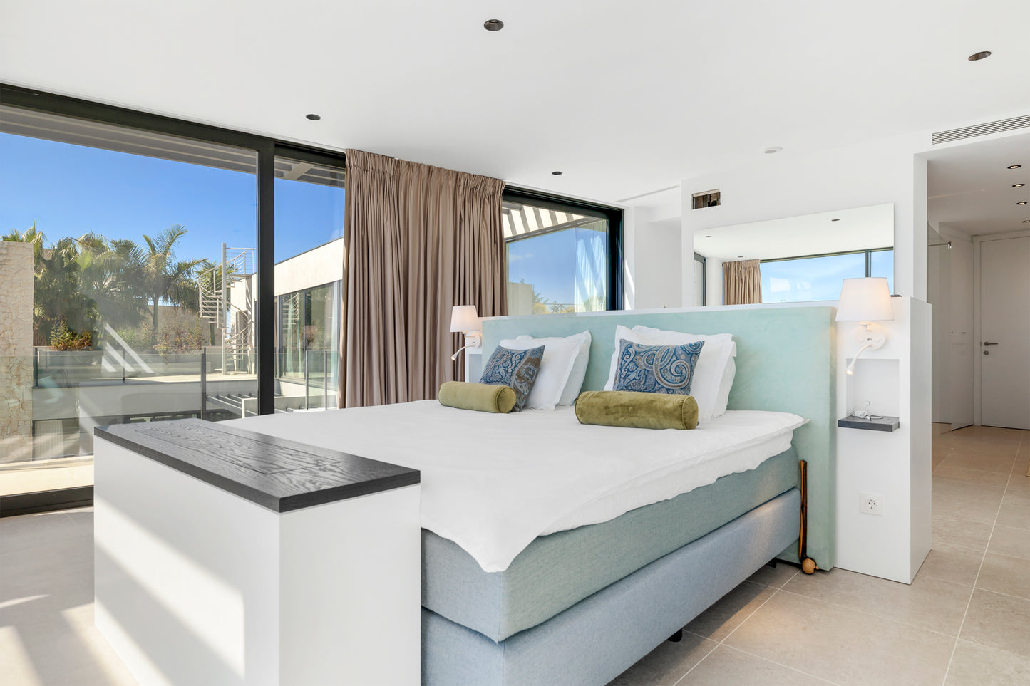 Villa contemporánea situada en la prestigiosa urbanización La Alquería, Benahavís.