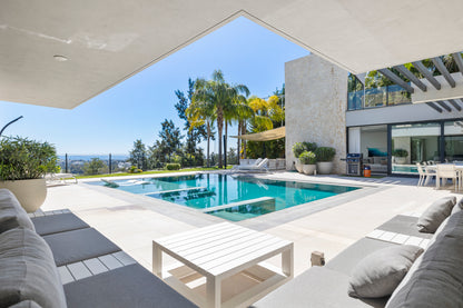 Villa contemporánea situada en la prestigiosa urbanización La Alquería, Benahavís.