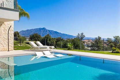 Villa contemporánea situada en la prestigiosa urbanización La Alquería, Benahavís.