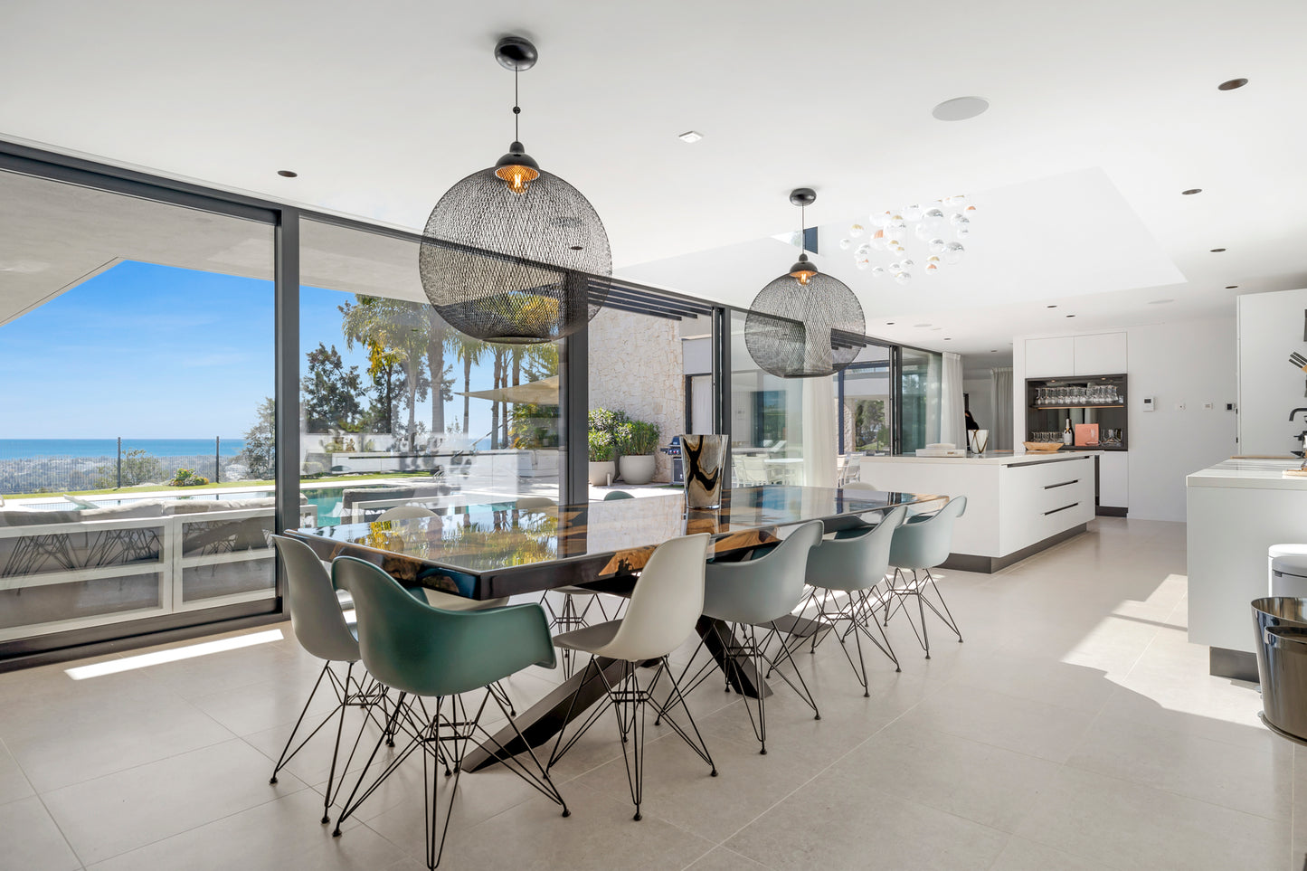 Villa contemporánea situada en la prestigiosa urbanización La Alquería, Benahavís.