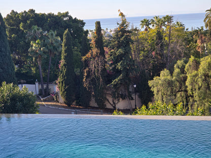 Villa de Lujo con Vistas al Mar en Marbella – Piscina Privada, Jacuzzi y Diseño Moderno