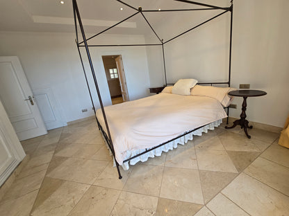 Villa de Lujo con Vistas al Mar en Marbella – Piscina Privada, Jacuzzi y Diseño Moderno