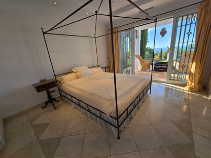 Villa de Lujo con Vistas al Mar en Marbella – Piscina Privada, Jacuzzi y Diseño Moderno