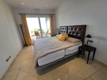 Villa de Lujo con Vistas al Mar en Marbella – Piscina Privada, Jacuzzi y Diseño Moderno