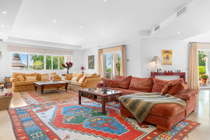 Villa en el Paraiso Alto