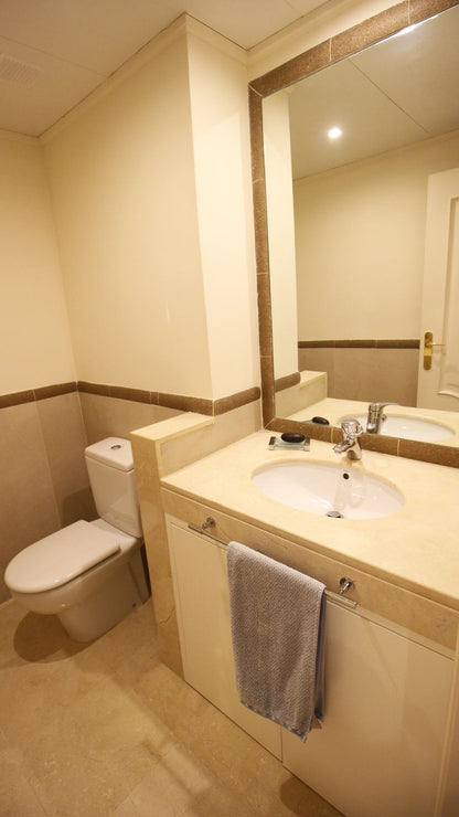 Apartamento de Ensueño a Metros del Mar con Terraza Acristalada, Piscina y Parking Privado