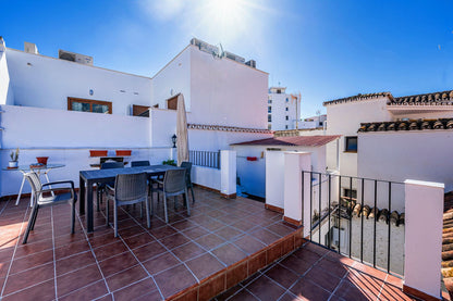 Ático con Terraza y Encanto Andaluz en el Casco Histórico de Marbella Frente a Iglesia Barroca