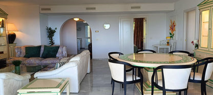 Apartamento de lujo en venta en Río Real, Marbella – 3 dormitorios, vistas al mar, garaje y zonas comunes exclusivas