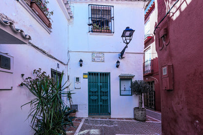 Ático con Terraza y Encanto Andaluz en el Casco Histórico de Marbella Frente a Iglesia Barroca